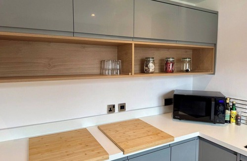 Worcester House | Modern 2-Bed House | Free Parking | Near M5 & City