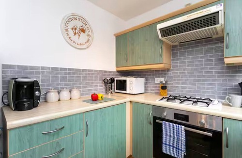 Newark upon Trent House | Modern 2-Bed Stay with Garden & Parking - Pass the Keys