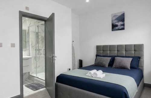 Greenwich Apartment | Modern 2 Bedroom 2 Bathroom Apartment with Sofa bed, Garden, Private Parking - Near Elizabeth Line