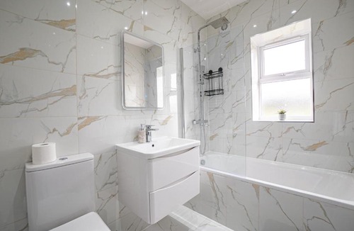 Greenwich Apartment | Modern 2 Bedroom 2 Bathroom Apartment with Sofa bed, Garden, Private Parking - Near Elizabeth Line