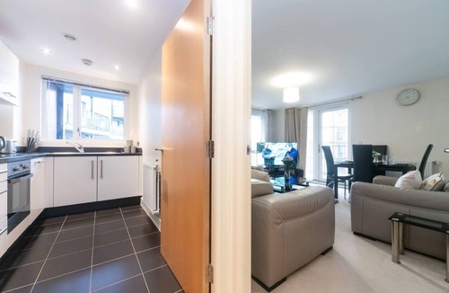 Whittington Apartment | Modern 2 bedroom and 2 Bath Apartment in London - Pass the Keys