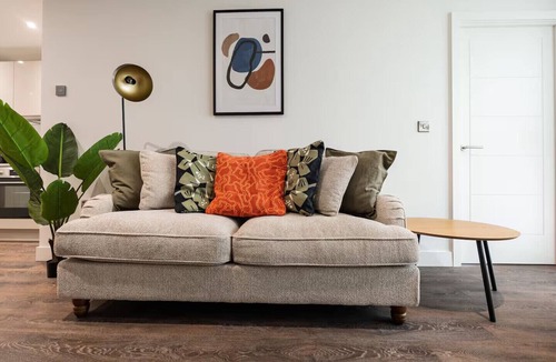 Vauxhall Apartment | Modern 2BR Flat 5 mins walk to Everton stadium & Amazing River views - Pass the Keys