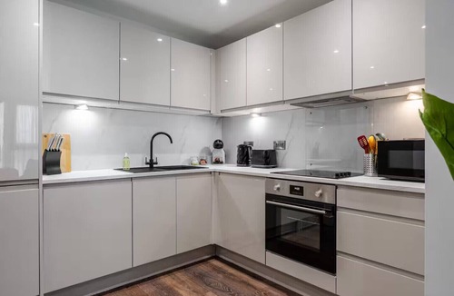 Vauxhall Apartment | Modern 2BR Flat 5 mins walk to Everton stadium & Amazing River views - Pass the Keys