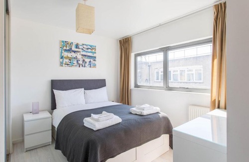 Haggerston Apartment | Modern 2BR flat with balcony in East London
