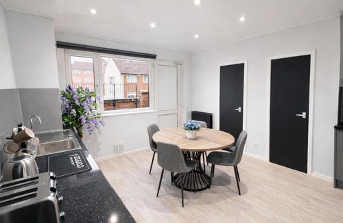 Leeds Apartment | Modern 3 Bed Apartment Near Leeds Arena Free Parking
