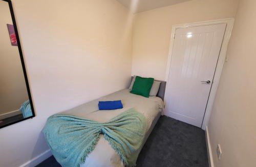 Sheffield House | Modern 3-Bed House With Private Parking