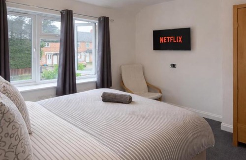 Seisdon House | Modern 3 BR Bham HS2 Netflix Free Parking WIFI