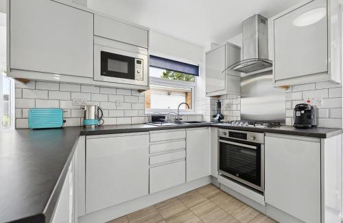 Royal Leamington Spa House | Modern 3BR, Sleeps 6, Great for groups, free parking, fast WiFi