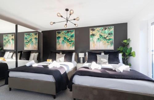 Cheltenham House | Modern 4 Bed 3 Bath Home Close to the Town Centre