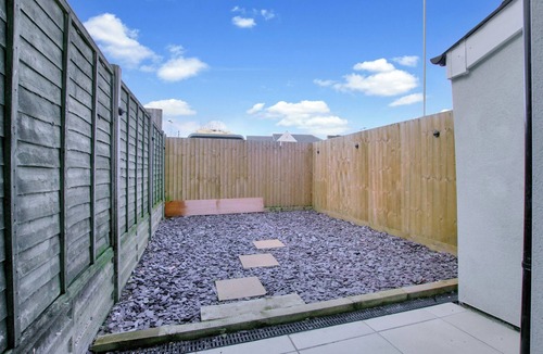 Gloucester House | Modern 4-Bed Home | Smart TV | Garden