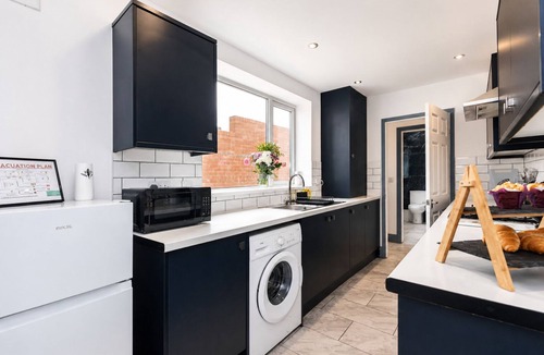 Darlington House | Modern 4BR Contractor Stay in Darlington