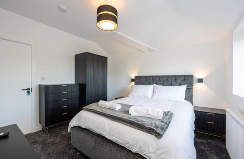 Manchester House | Modern 5-Bed Home EV City Centre 10 min
