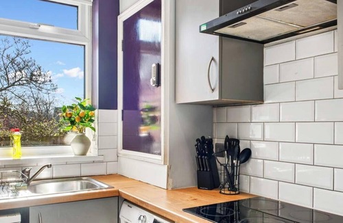 Derby House | Modern 5Bed Contractor Home - Sleeps 09 - Parking