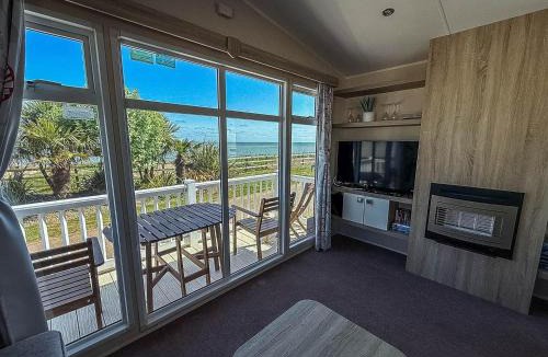 Pakefield House | Modern 6 Berth Caravan With Wifi Nearby Pakefield Beach Ref 68028Cr