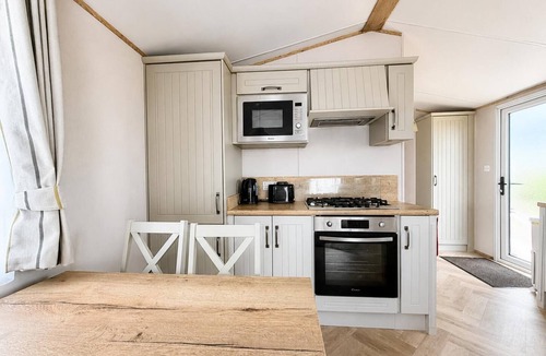 Harwich House | Modern 8 berth caravan at Dovercourt Holiday Park ref 44003BW