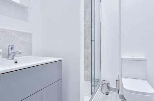 Brierley Hill Apartment | Modern and Bright 1 Bed Apartment, Dudley