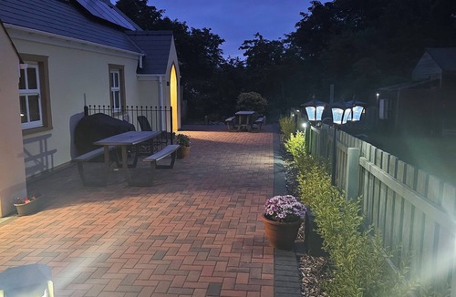 Jameston House | Modern and Bright Tudor Cottage family friendly