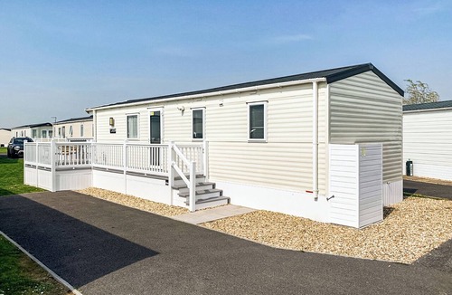 Bleadon House | Modern and contemporary 12ft-wide caravan with one double and one twin.