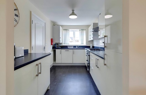 Cambridge House | Modern and Spacious Townhouse with Free Parking | Pass the Keys