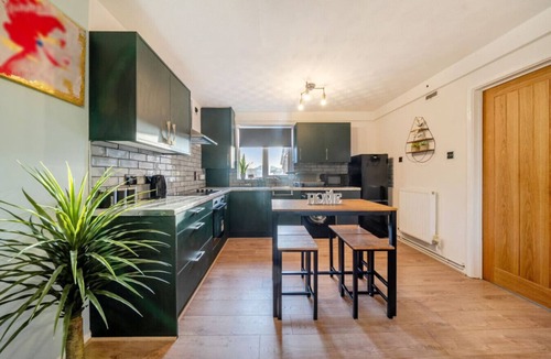 Chorlton-on-Medlock Apartment | Modern apartment in quiet area close to city centre