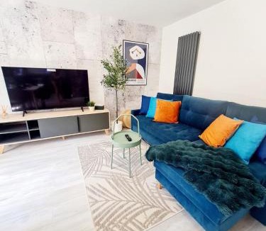 East End Apartment | Modern Apartment - FREE parking