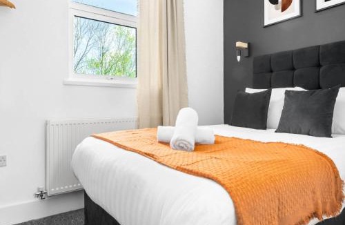 Cradley Apartment | Modern Apartment - Netflix&Parking 49B