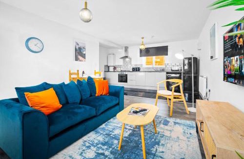 Cradley Heath Apartment | Modern Apartment - On Street Parking - Netflix 1MH