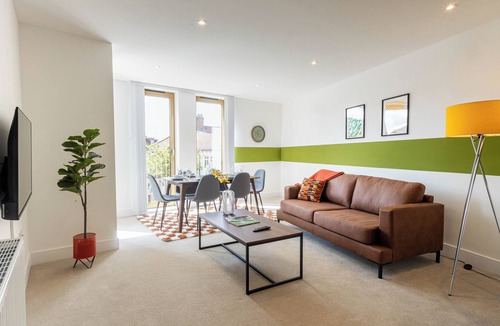 Cricket Green Apartment | Modern Apts with Balcony in Mitcham