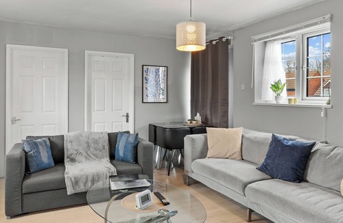 Newham Apartment | Modern Beckton Home Parking Close to DLR, Excel Centre and City Airport