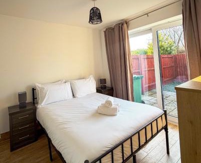 Cherry Hinton Apartment | Modern Bright Flat near Station and Addenbrookes, Cambridge UK