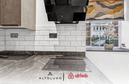 Pill Apartment | Modern Casa Pinto|Comfy 1BD En-suite|Couple|Travel