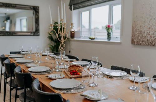 Llanarthney House | Modern Comfort Escape for 12 Guests -Rural Setting