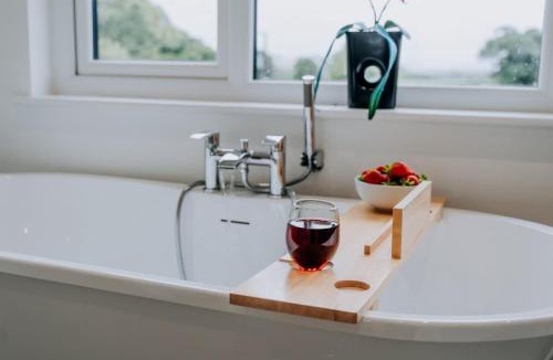 Llanarthney House | Modern Comfort Escape for 12 Guests -Rural Setting