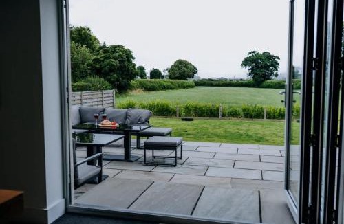 Llanarthney House | Modern Comfort Escape for 12 Guests -Rural Setting