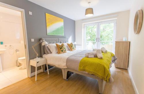 Oxford Apartment | Modern Comfortable 2 & 3 Bed Apartments, Free Parking, Wifi, Headington, Close to Hospitals, Science Park & Brookes University