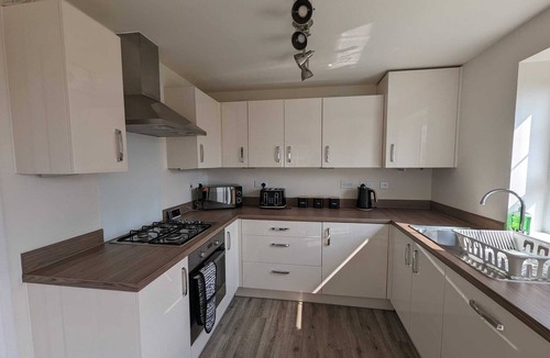 Radbourne House | Modern Comfy 3 Bed Home in Derby - Free 2 space driveway and free road parking
