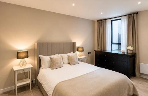 Camberley Apartment | Modern Compass House Flat & Ideal for Professional