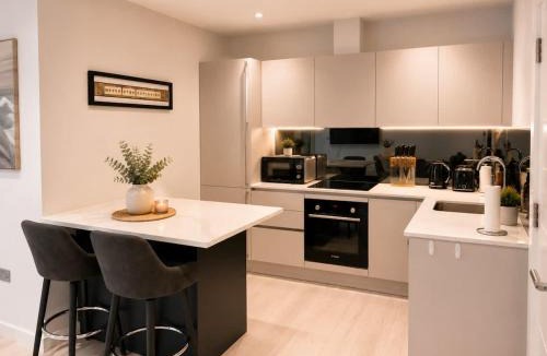 Camberley Apartment | Modern Compass House Flat & Ideal for Professional