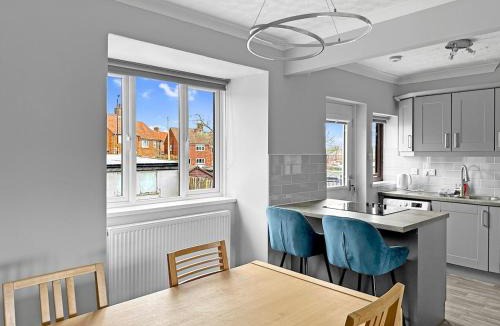 Kiveton Park House | Modern Contractor House - Lockable Gated Parking