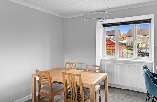 Kiveton Park House | Modern Contractor House - Lockable Gated Parking