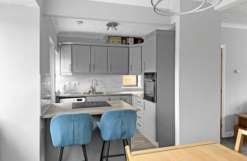 Kiveton Park House | Modern Contractor House - Lockable Gated Parking