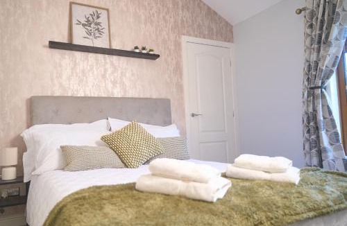 Eccleston House | Modern Cosy 2-Bed Terrace with Private Garden