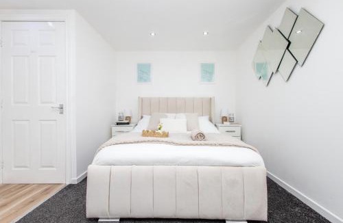 Harehills House | Modern Cozy Flat 6 mins to City Parking & WiFi