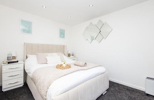 Harehills House | Modern Cozy Flat 6 mins to City Parking & WiFi