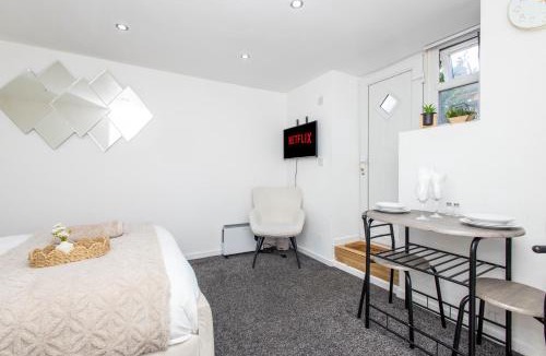 Harehills House | Modern Cozy Flat 6 mins to City Parking & WiFi
