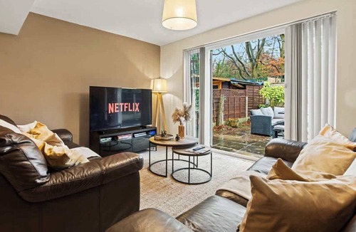 Burnage House | Modern Didsbury Retreat | Large Groups | Families|