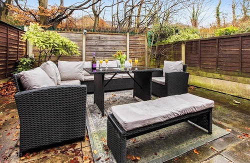 Burnage House | Modern Didsbury Retreat | Large Groups | Families|
