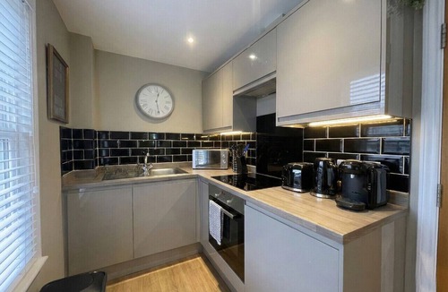 Mill Road Apartment | Modern ensuite Studio in the Heart of Mill Road
