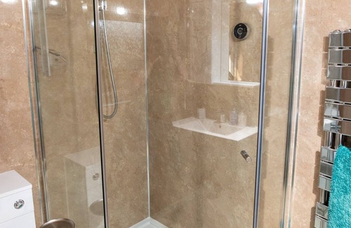 Cannington Apartment | Modern first floor annexe