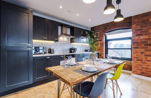 Leeds City Center Apartment | Modern Flat in Central Leeds Walk to City Centre
